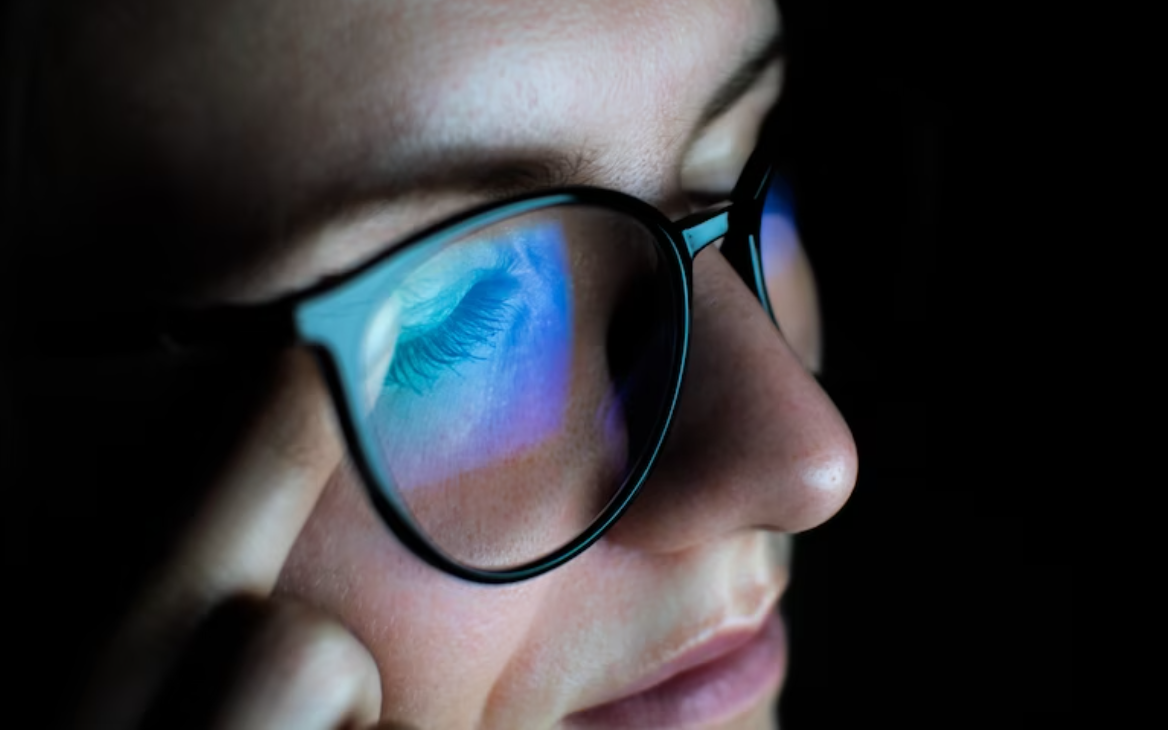 Blue-light glasses may not reduce eyestrain from screens, study says